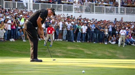Phil Mickelson: The best putters in history do these 2 .
